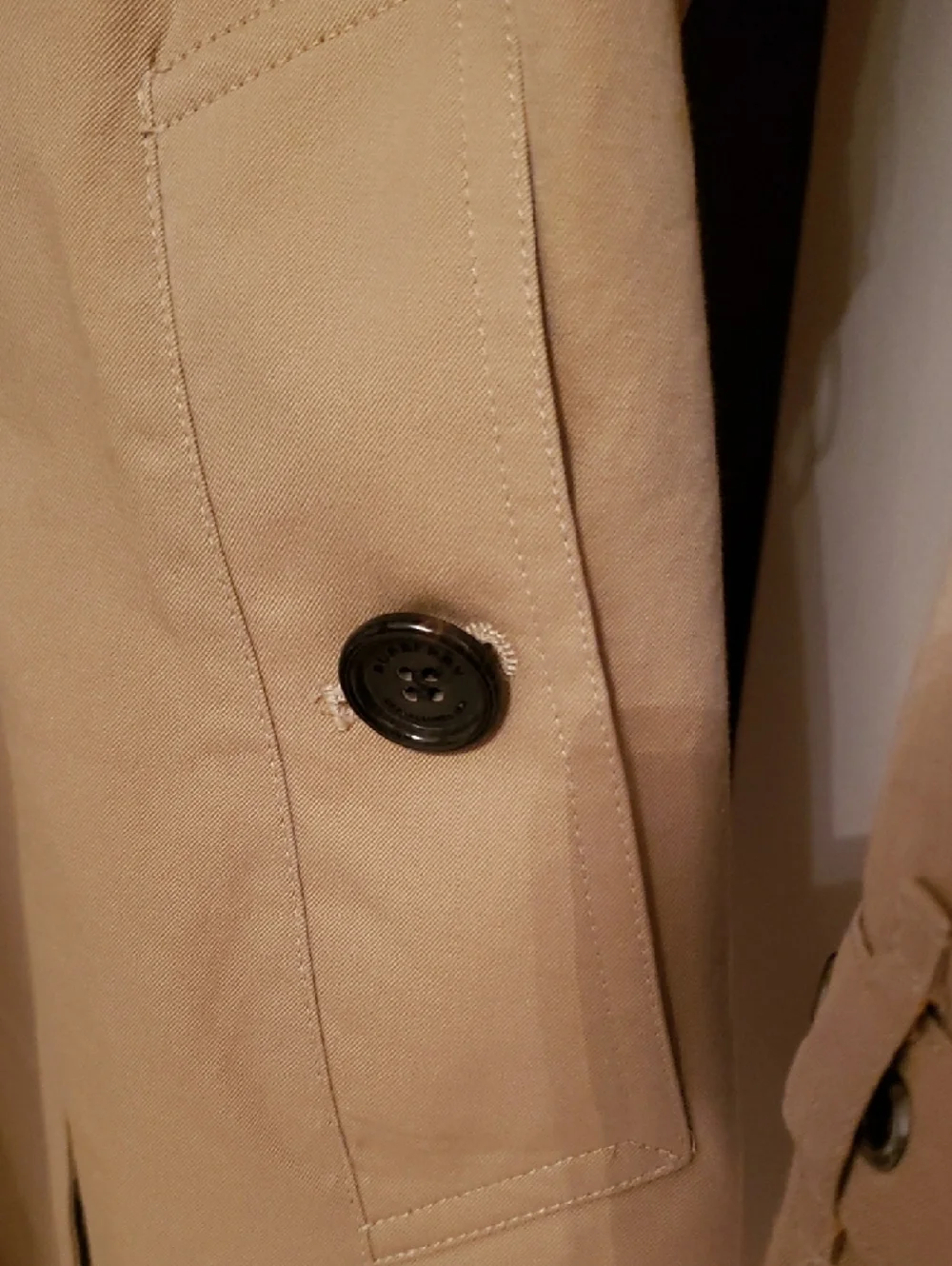 Burberry Beige Double-Breasted Trench Coat with Belt - Picture 4 of 13